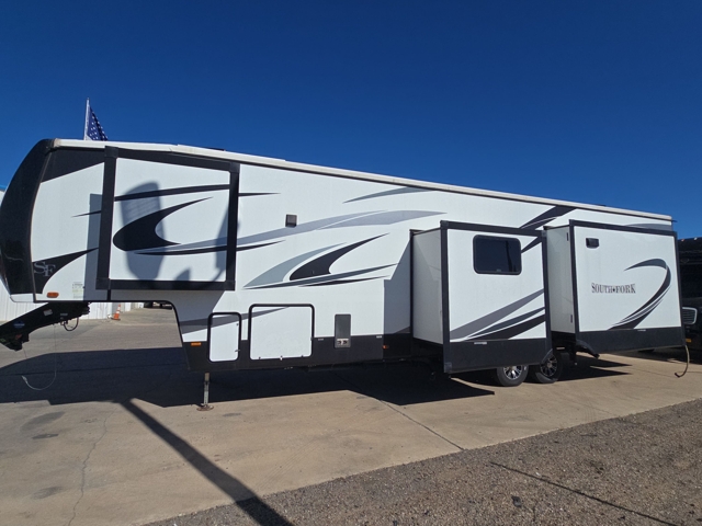 2023 Cruiser RV South Fork 3780MB — photo 6 of 8