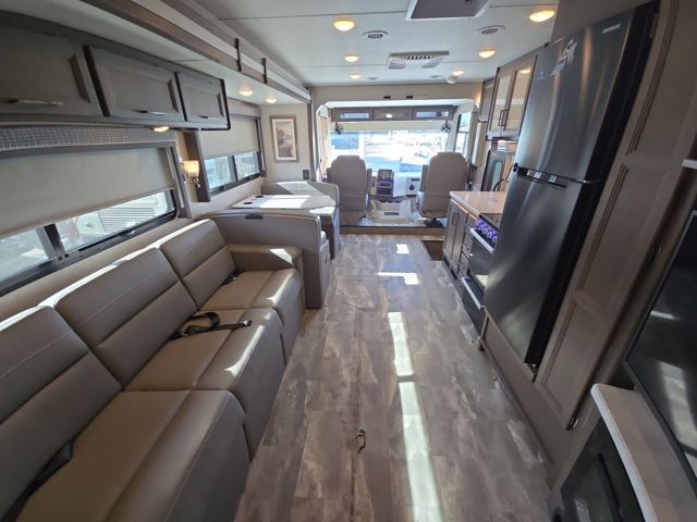 2023 Thor Windsport 35M — photo 3 of 8