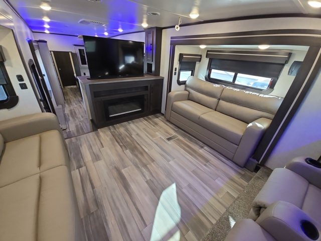 2022 Crossroads Cruiser 3851BL — photo 3 of 8