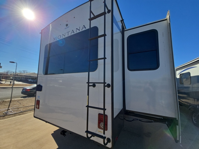 2024 Keystone Montana 3531RE — photo 8 of 8