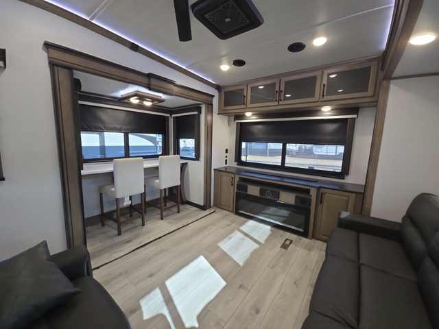 2024 Keystone Montana 3531RE — photo 4 of 8