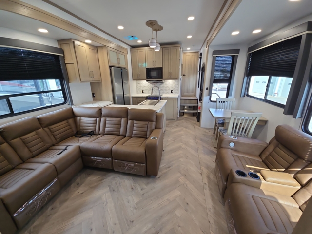 2026 Keystone Carbon 420 — photo 4 of 8