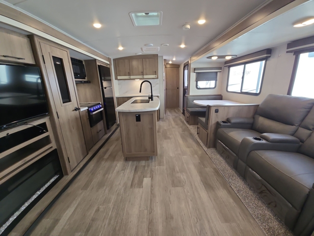2023 Grand Design Imagine 2970RL — photo 3 of 8