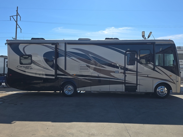 2011 Newmar Canyon Star 3411 — photo 5 of 8