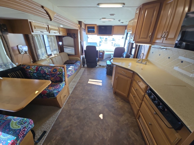 2011 Newmar Canyon Star 3411 — photo 2 of 8