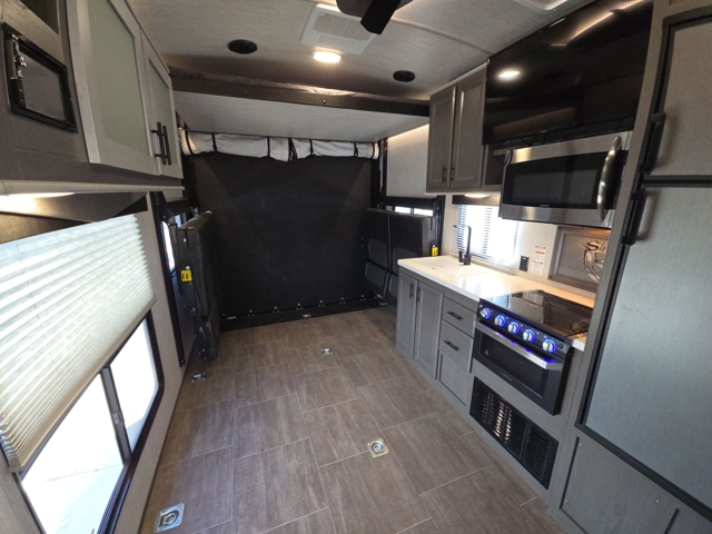 2021 Cruiser RV Stryker 2313 — photo 3 of 8