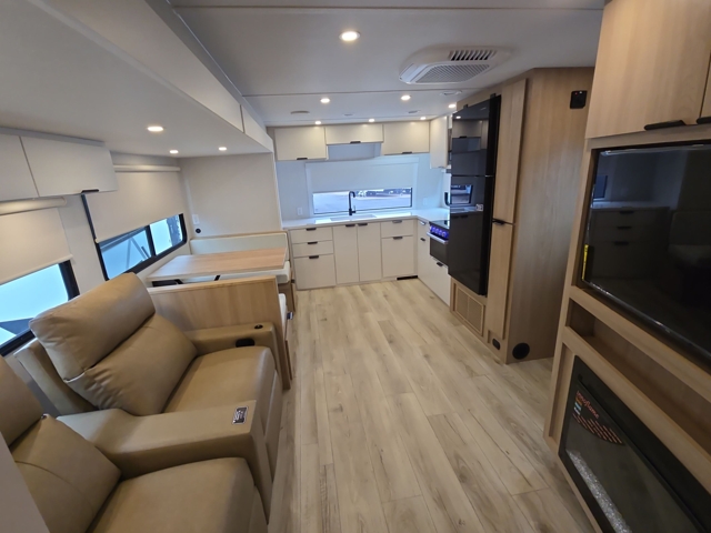 2026 Winnebago Thrive 26FKD — photo 4 of 8