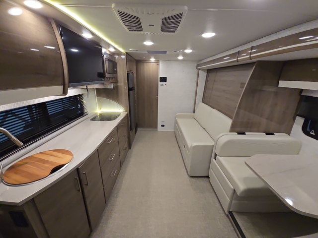 2024 Entegra Coach Qwest 24R — photo 4 of 8