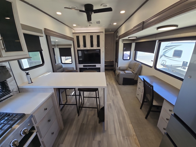 2024 Forest River Sandpiper 3800RK — photo 4 of 8