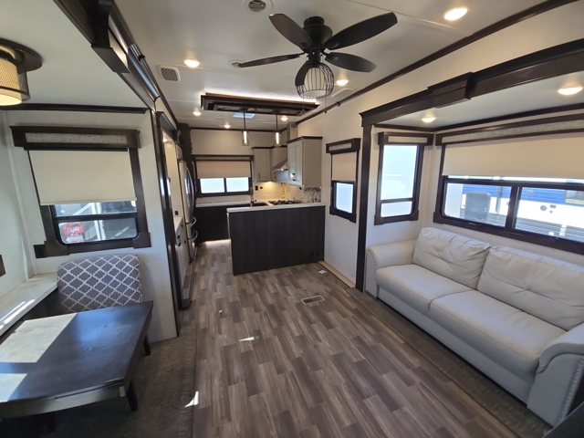 2020 Crossroads Redwood 4001LK — photo 2 of 8