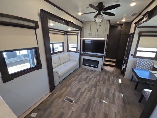 2020 Crossroads Redwood 4001LK — photo 3 of 8
