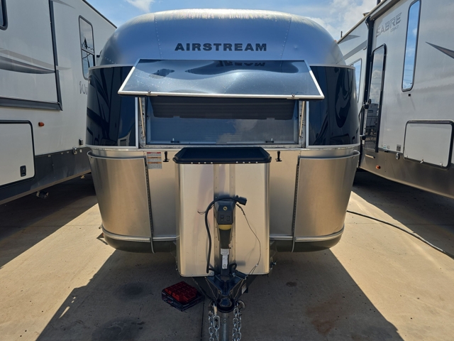2018 Airstream Classic 30RB Queen — photo 5 of 8