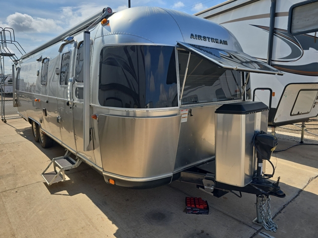 2018 Airstream Classic 30RB Queen — photo 1 of 8