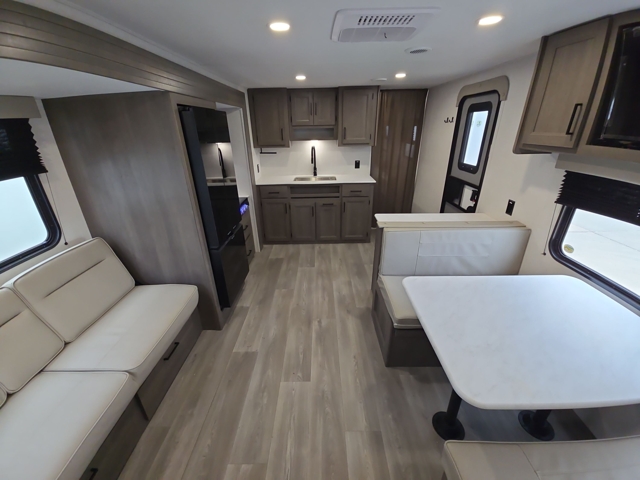 2025 Grand Design Transcend Xplor 26BHX — photo 4 of 8