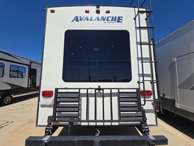 2015 Keystone Avalanche 295RL — photo 7 of 7