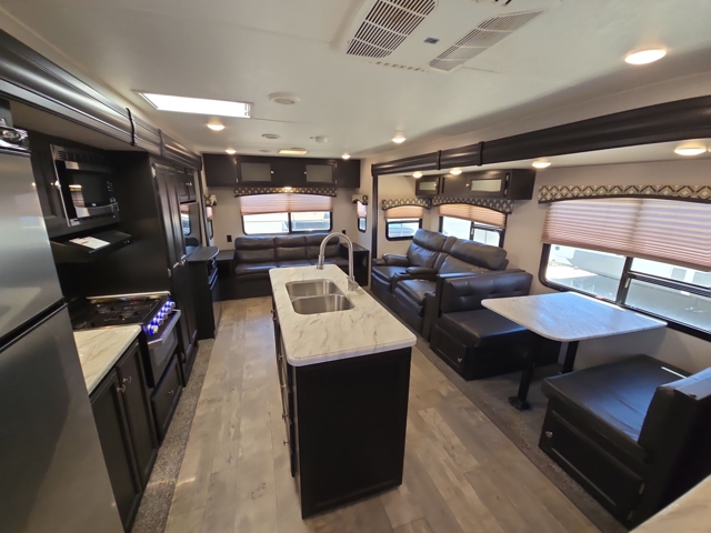 2019 Venture RV Sporttrek 312VIK — photo 3 of 8