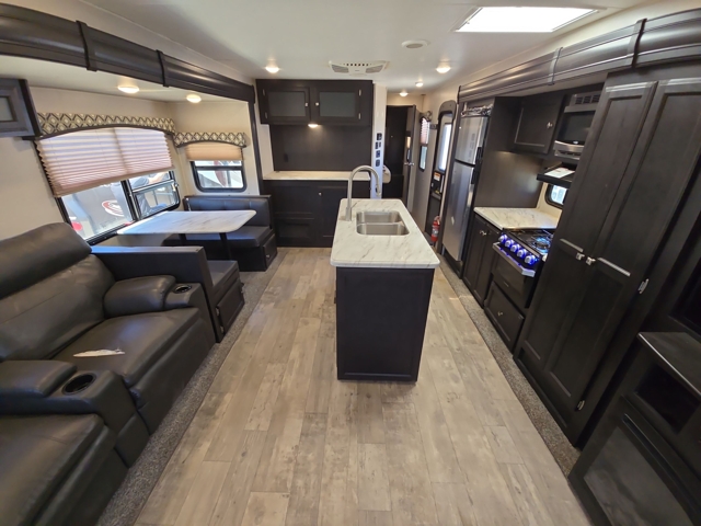 2019 Venture RV Sporttrek 312VIK — photo 4 of 8