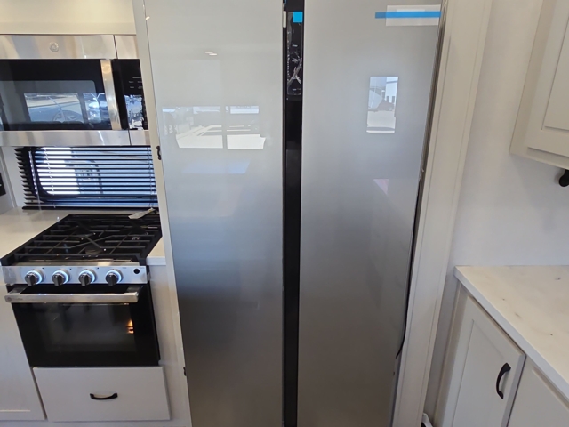 2025 Shasta Phoenix 336RL — photo 8 of 8