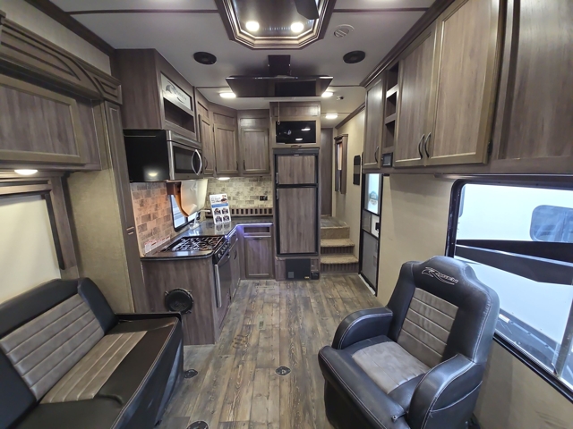 2020 Pacific Coachworks Rage'n 3218 — photo 3 of 8