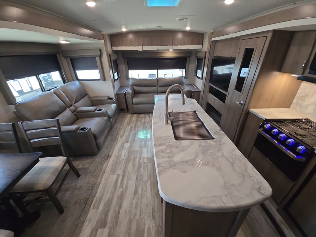 2021 Grand Design Imagine 2970RL — photo 2 of 8