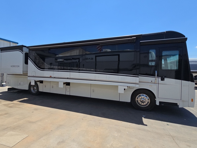 2018 Winnebago Horizon 40A — photo 6 of 8