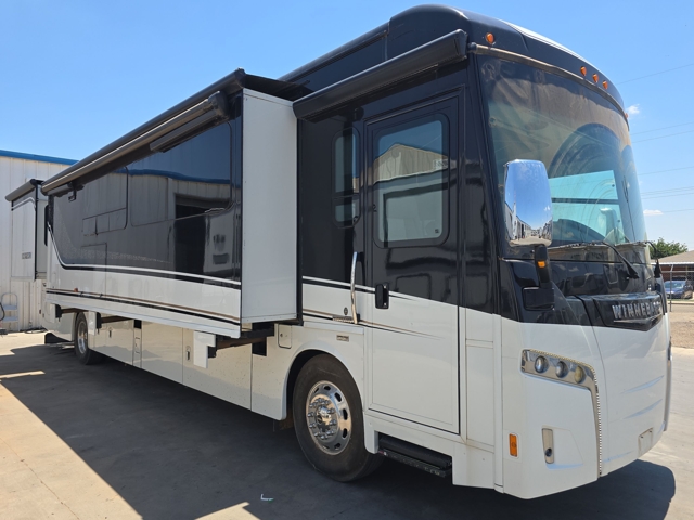 2018 Winnebago Horizon 40A — photo 1 of 8