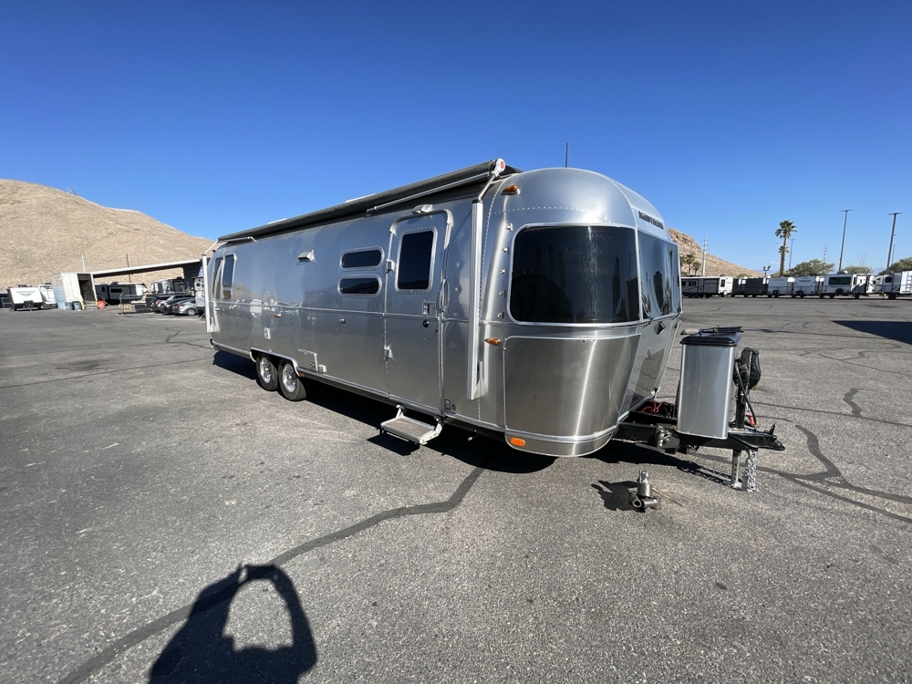 2018 Airstream International Signature 30RB QUEEN