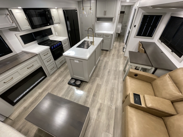 2025 Brinkley Model Z Air 297 — photo 3 of 8
