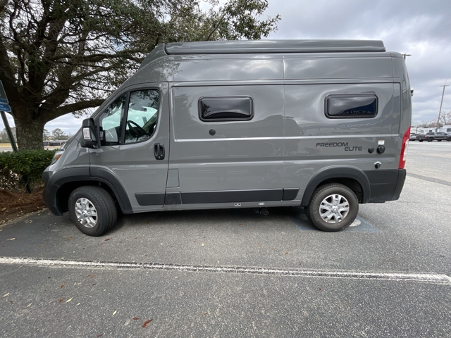 2026 Thor Freedom Elite 17D Pop-top — photo 4 of 8