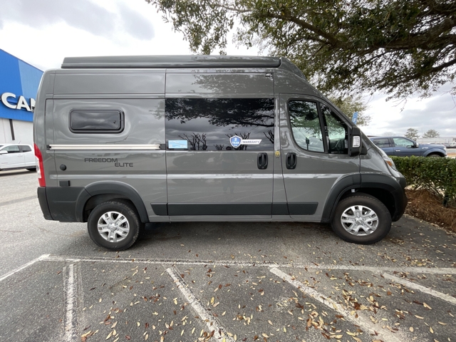 2026 Thor Freedom Elite 17D Pop-top — photo 5 of 8