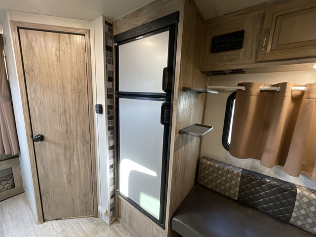 2020 Forest River Solaire Expandable 147X — photo 8 of 8