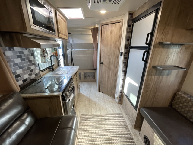 2020 Forest River Solaire Expandable 147X — photo 3 of 8