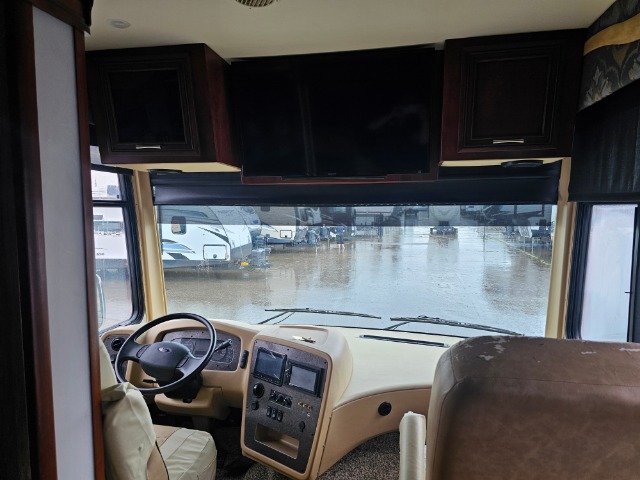 2016 Newmar Canyon Star 3710 — photo 2 of 8