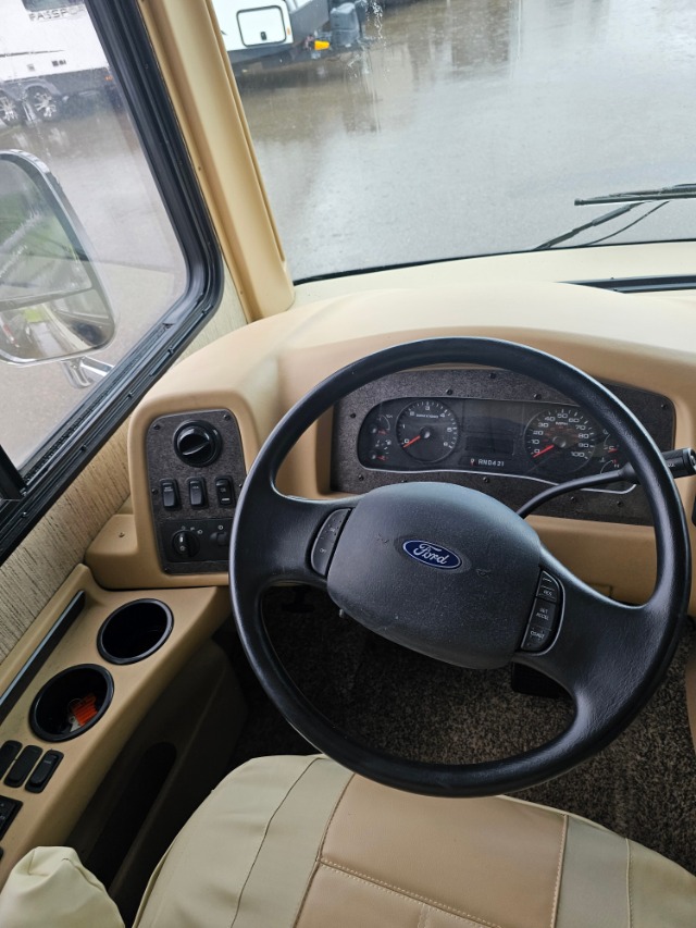 2016 Newmar Canyon Star 3710 — photo 3 of 8