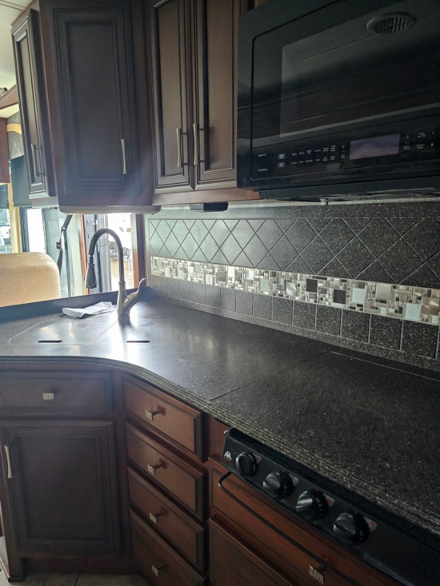 2016 Newmar Canyon Star 3710 — photo 5 of 8