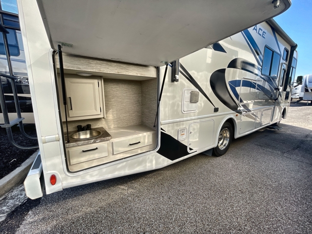 2023 Thor Ace 29D — photo 8 of 8