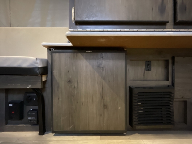 2022 Coachmen Clipper LS 806XLS — photo 7 of 8