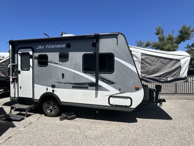 2016 Jayco Jay Feather X17Z — photo 6 of 8