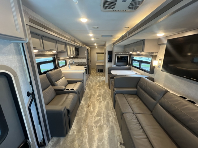 2022 Thor Windsport 34R — photo 3 of 8