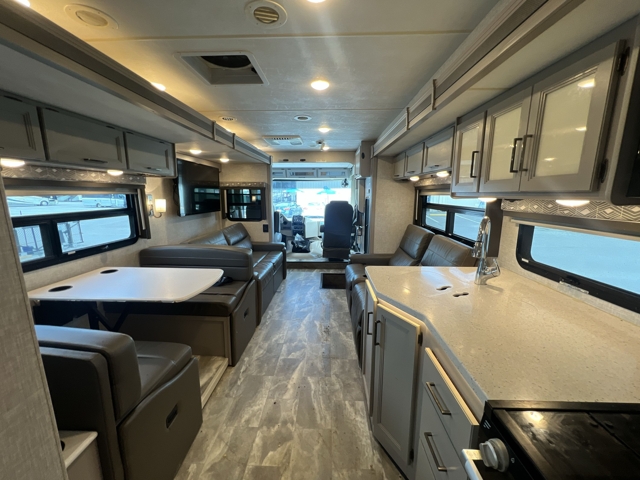 2022 Thor Windsport 34R — photo 4 of 8