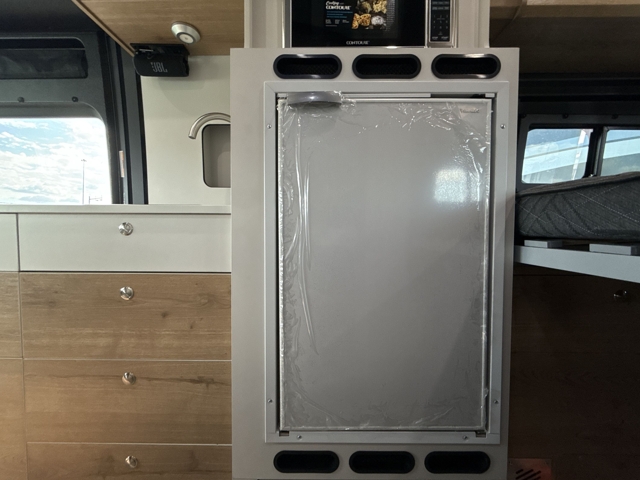 2025 Airstream Rangeline 20 — photo 8 of 8