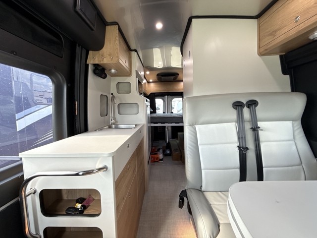 2025 Airstream Rangeline 20 — photo 2 of 8