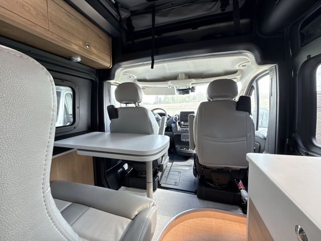 2025 Airstream Rangeline 20 — photo 3 of 8