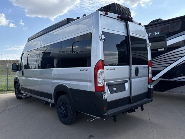 2025 Airstream Rangeline 20 — photo 6 of 8