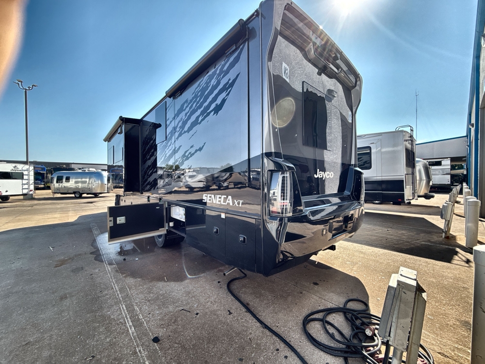 2026 Jayco Seneca XT 35L — photo 7 of 8