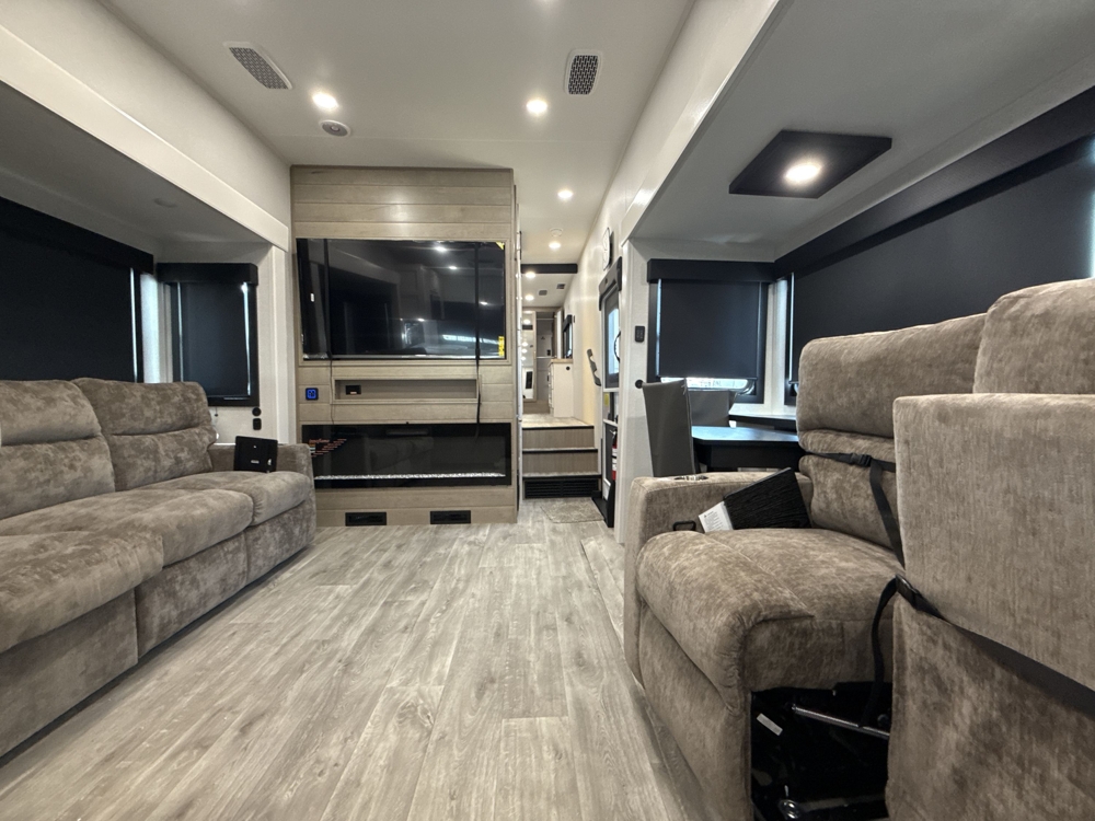 2026 Jayco Eagle 365UKTS — photo 4 of 8
