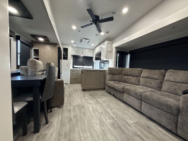 2026 Jayco Eagle 365UKTS — photo 3 of 8