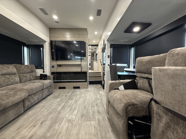 2026 Jayco Eagle 365UKTS — photo 4 of 8
