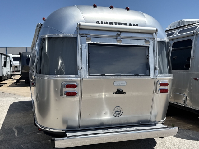 2026 Airstream Flying Cloud 27FB Queen — photo 6 of 8