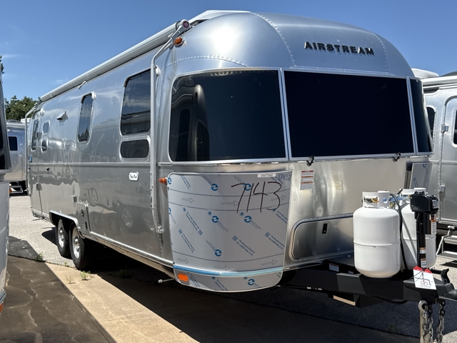 2026 Airstream Flying Cloud 27FB Queen — photo 1 of 8